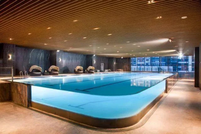 Clear curved shape acrylic panel for pool wall — view 3