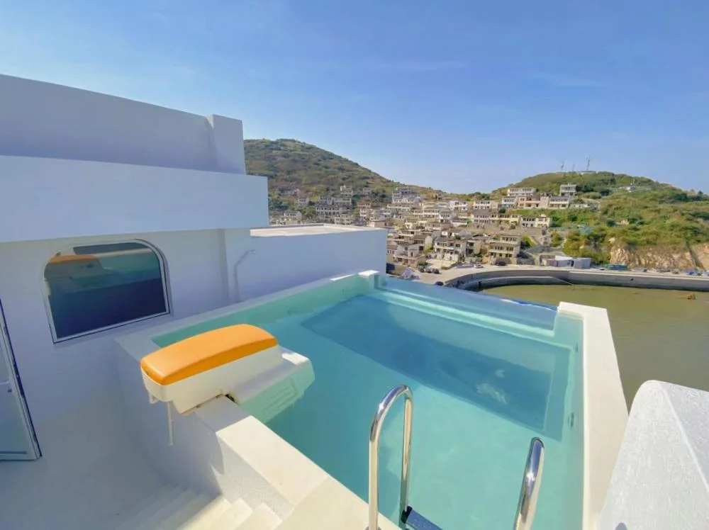 Clear acrylic swimming pool panel