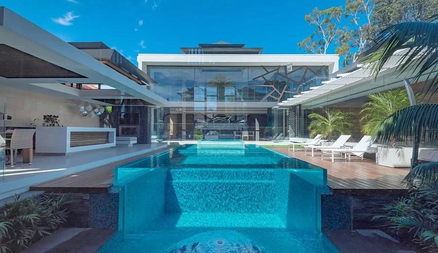 Acrylic side panel for outdoor adult swimming pool — view 2
