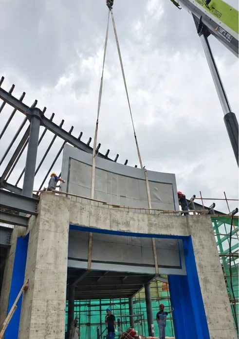Acrylic component during lifting