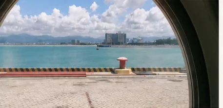 View through a window from the sightseeing vessel