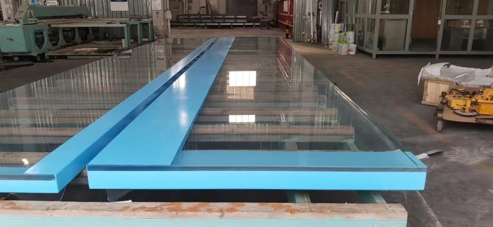 Container pool with transparent acrylic sheet — view 3