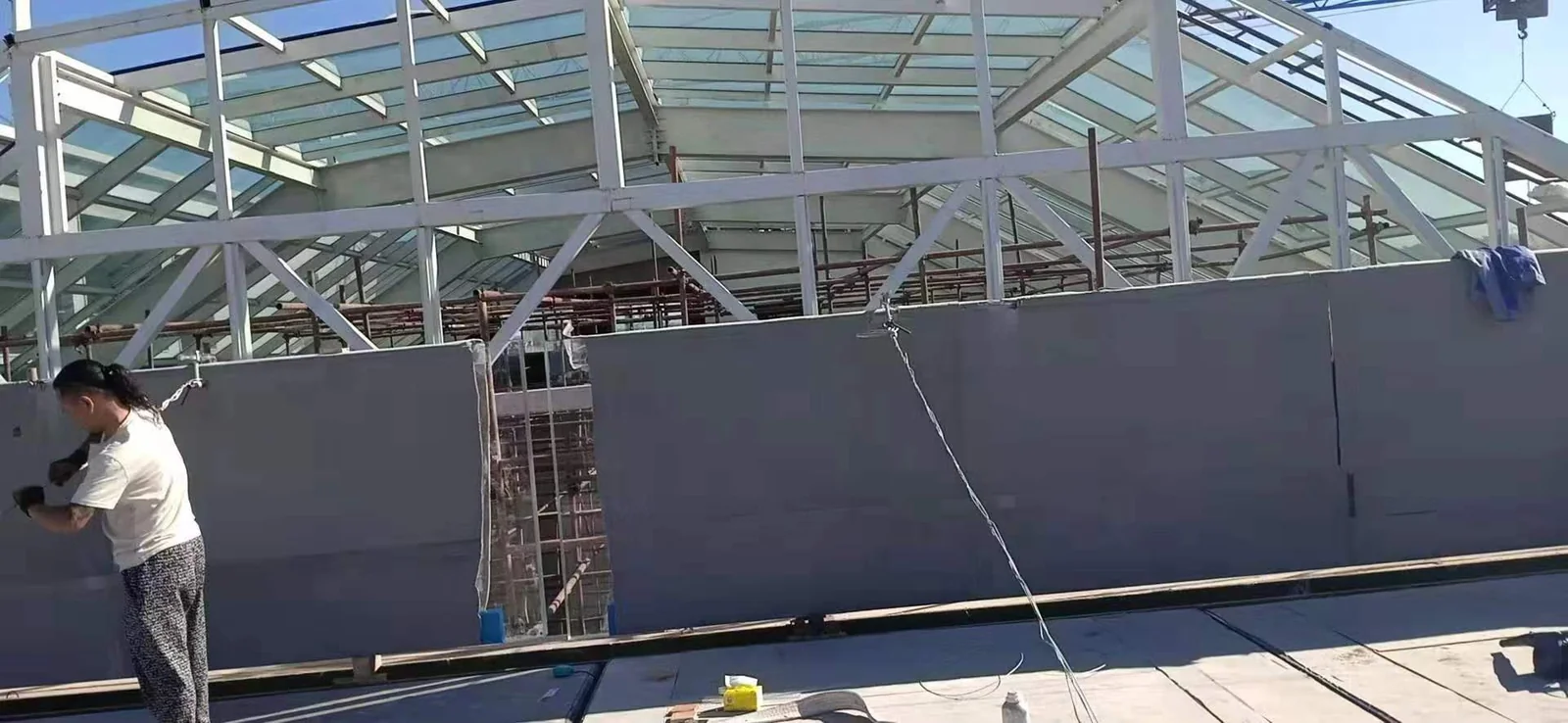 Changbai Mountain Dongwo Hotel rooftop pool — installation stage