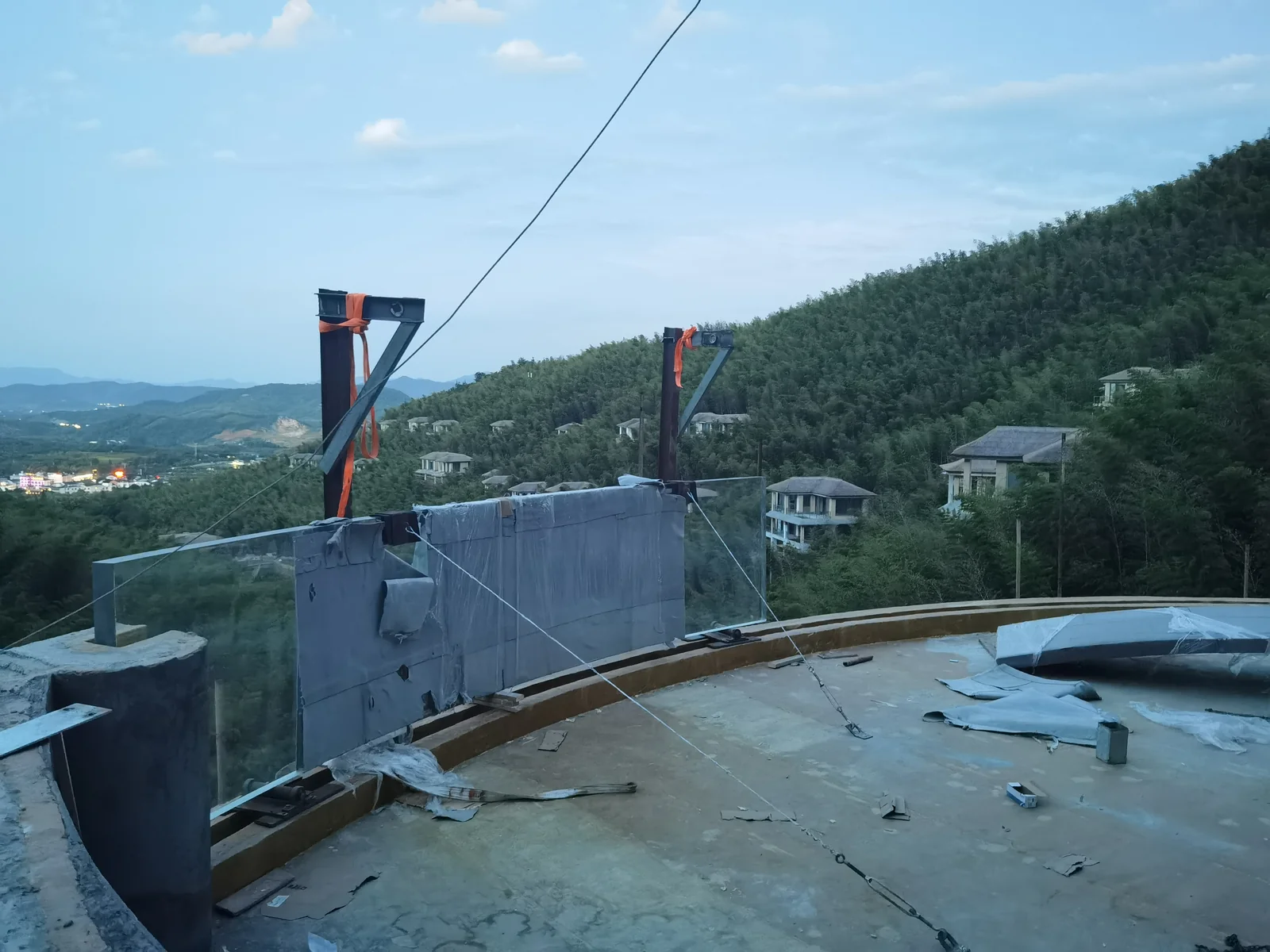 Liyang Zhuxigu curved pool — installation stage